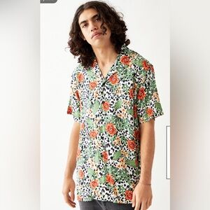 Pac Sun Men’s Coordinated Swim Trunks and Shirt - Size M